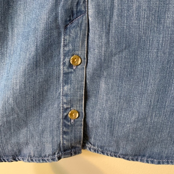 Women’s Denim Button Down Long Sleeve Shirt - Medium - Picture 7 of 9